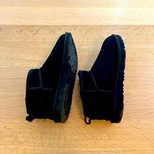 Ugg Ultra Mini Boots. Black, size 4 kids (women’s size 6). Like new, perfect!